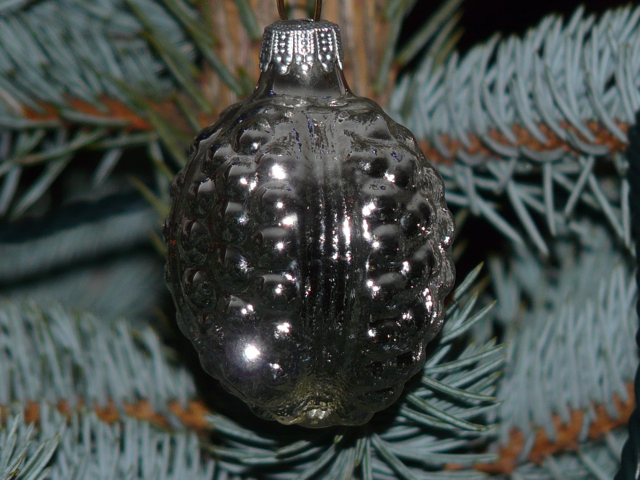 DIY Holiday Tree Ornaments - Easy Craft Ideas